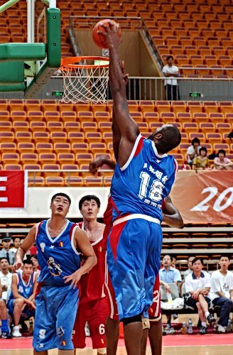 左侧由罗伯 左侧由罗伯